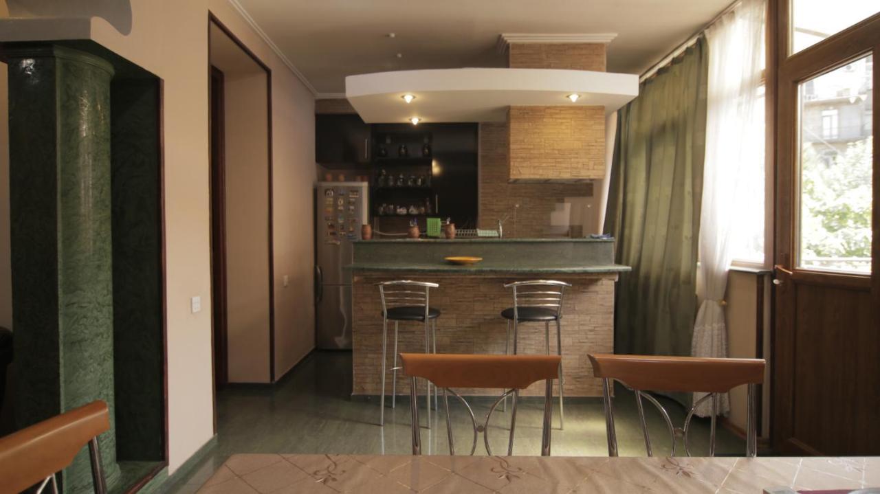 Apartment On Sanapiro Tbilisi Exterior foto