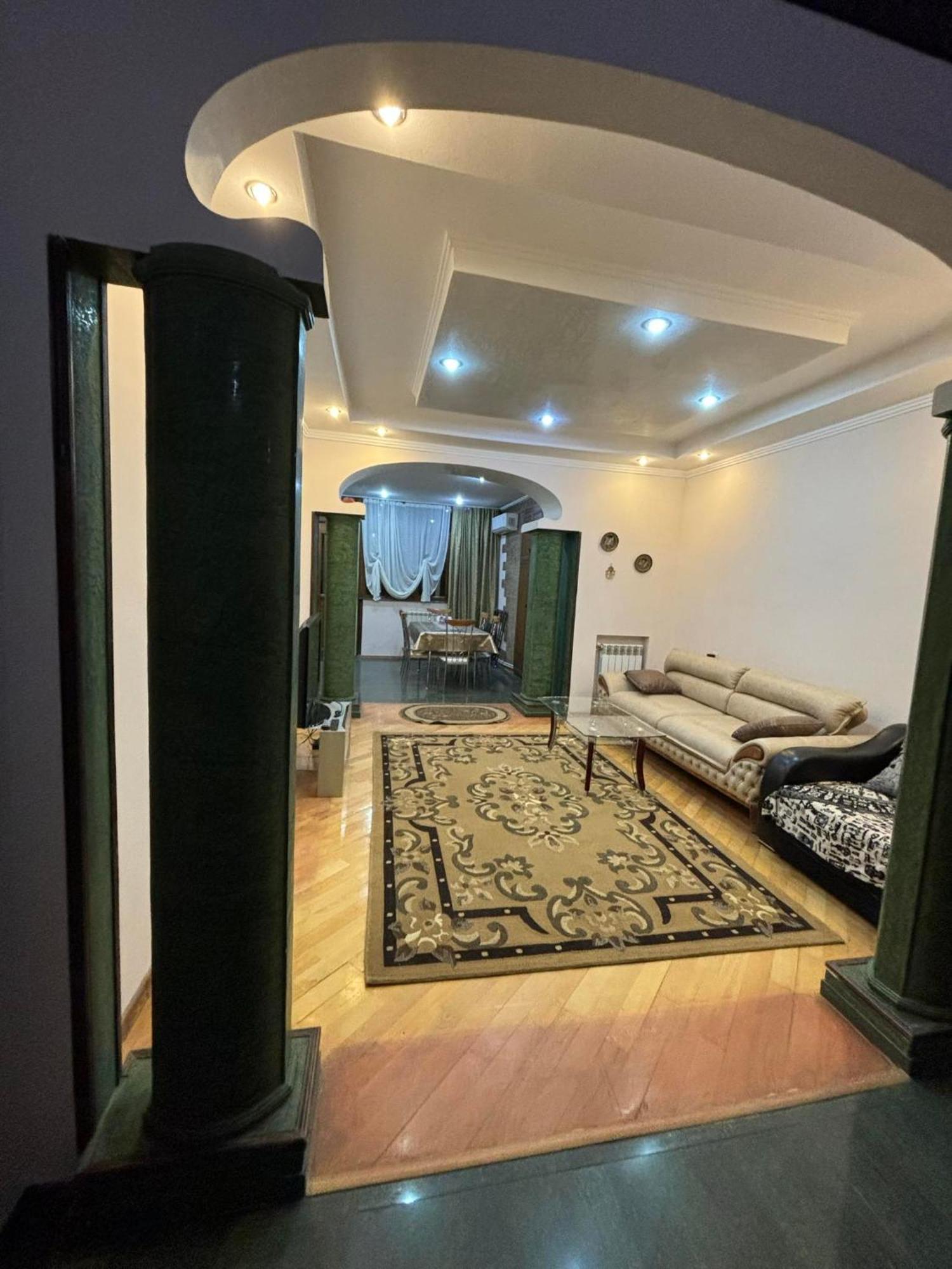 Apartment On Sanapiro Tbilisi Exterior foto