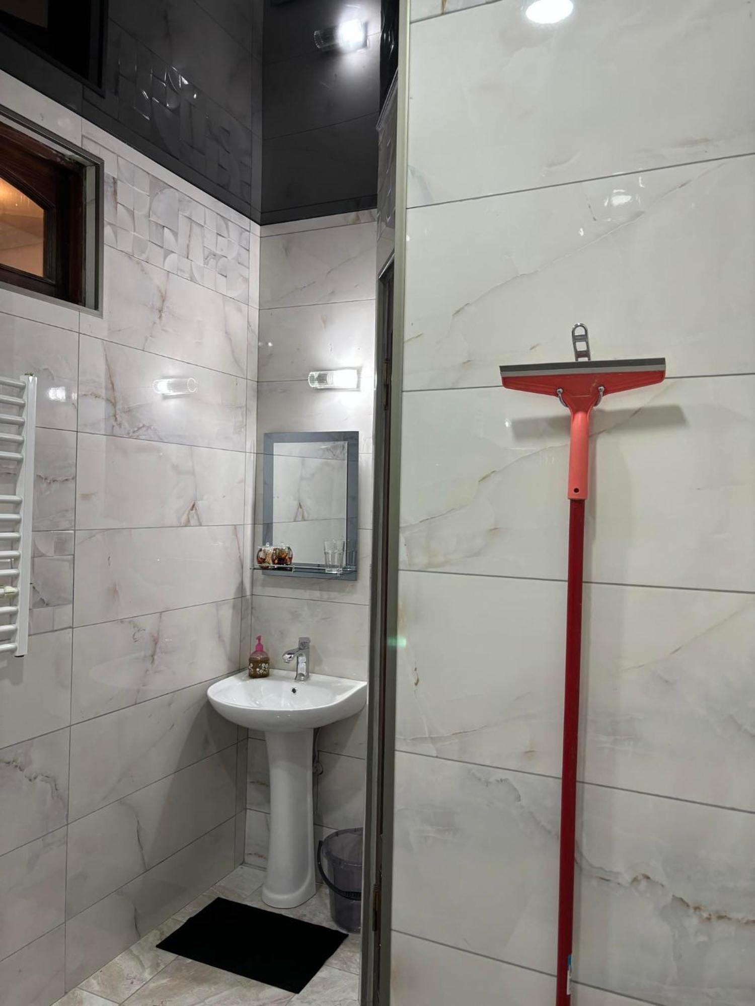 Apartment On Sanapiro Tbilisi Exterior foto